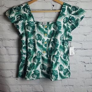 NWT 5 Style Tropical Green Top